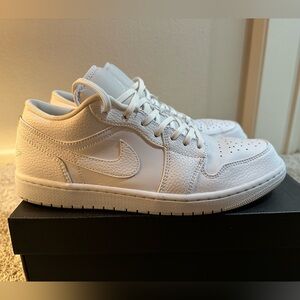 NIKE JORDAN 1 LOW TRIPLE WHITE - MENS SIZE 10.5 - PEBBLED LEATHER - LIGHTLY WORN
